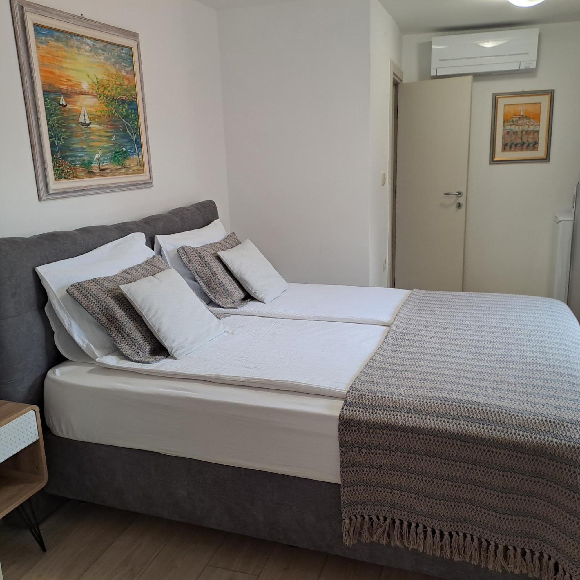 Apartment Lino - City Center Ровинь Экстерьер фото