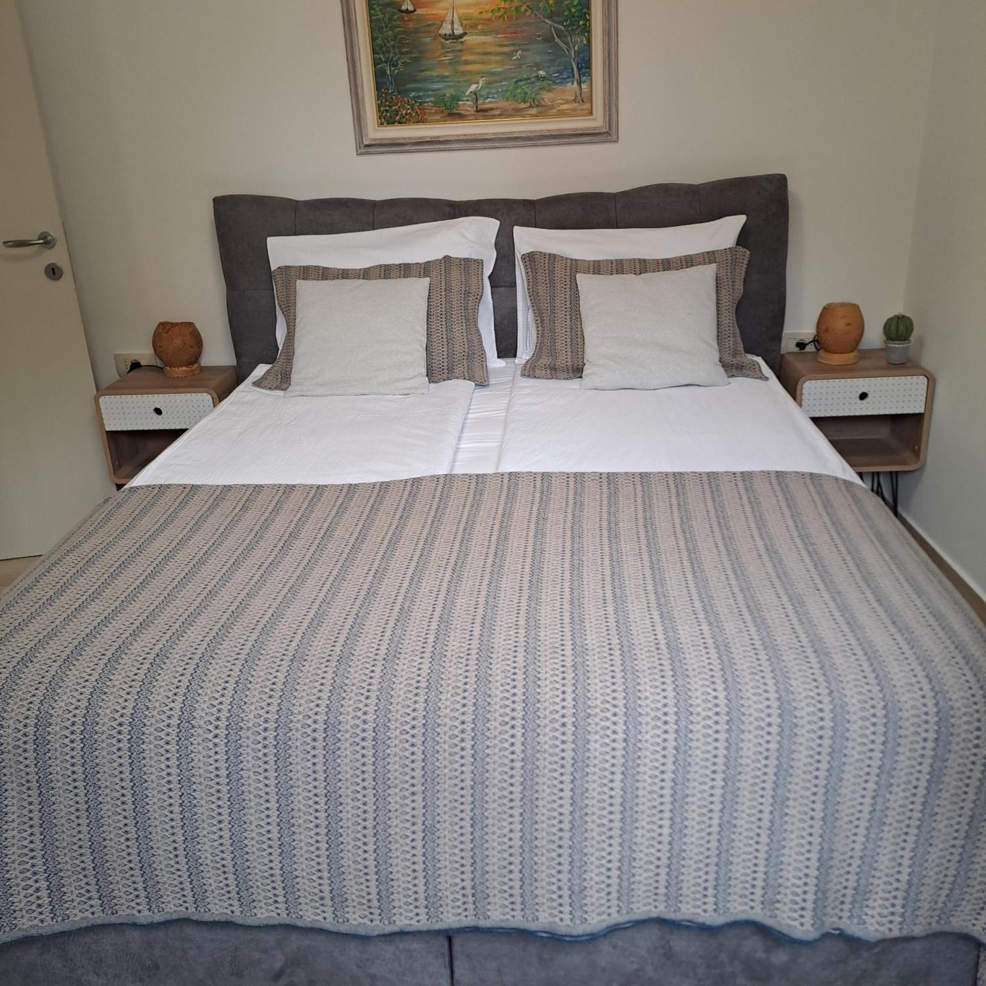Apartment Lino - City Center Ровинь Экстерьер фото